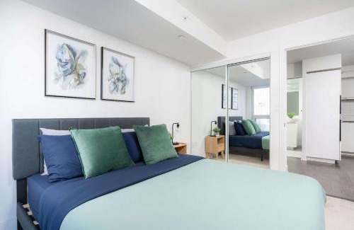 Bay Cloverhill Apartment | Practical Condo Downtown 3 Beds UofT