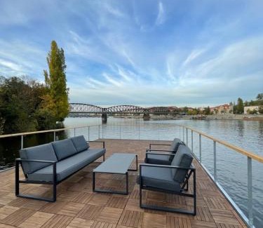 Smichov Boat Rental | Prague Stream