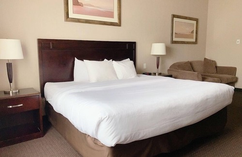 Sylvan Lake Hotel | Prairie Moon Inn Sylvan Lake