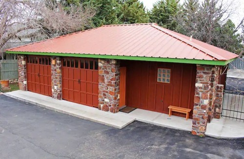 Alpine House | Prairie's Cottage at Sage Guesthouse formerly the 19th Hole