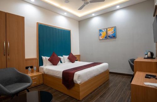 Sanwer Hotel | Pravasa Stay Near Luv Kush Square