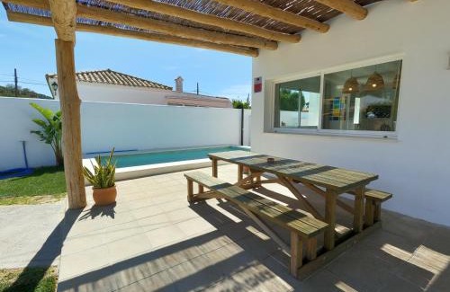 Los Canos de Meca House | Preciosa Villa Independiente 100metros playa 10personas, Free Parking, Fully renovated Now