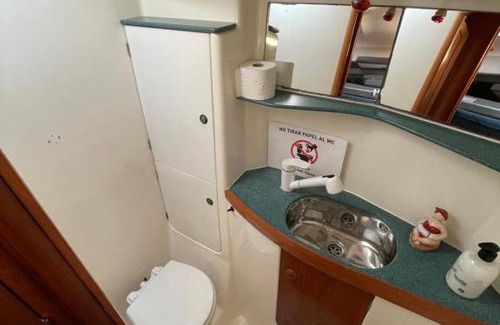 Badalona Boat Rental | Precioso velero en Badalona de 3 camarotes