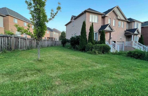 Richmond Hill House | Precious family friendly 4 bd , mins walk to wilcox lake.