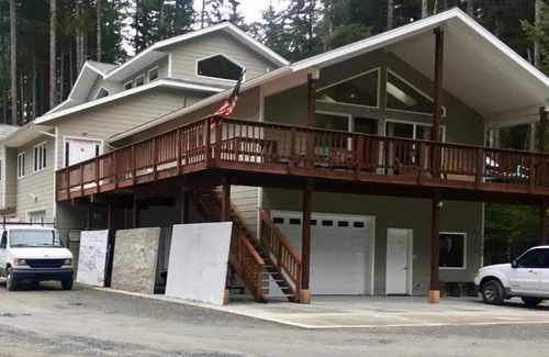 Juneau House | Precision Lodge - Three one bedroom units and two rooms in a shared house - DISCOUNT ON TOURS!