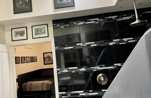 Juneau House | Precision Lodge - Three one bedroom units and two rooms in a shared house - DISCOUNT ON TOURS!