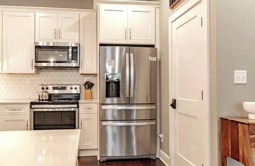 Elizabethtown Condo | Pregame on Plum Charming 2-bedroom condo in wonderful Elizabethtown