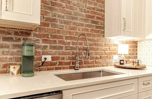 Elizabethtown Condo | Pregame on Plum Charming 2-bedroom condo in wonderful Elizabethtown