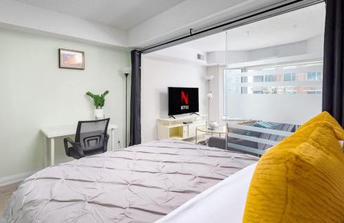 Bloor-Yorkville Apartment | Premier 1BR Condo in Yorkville's Finest Building