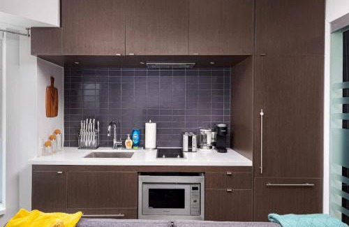 Bloor-Yorkville Apartment | Premier 1BR Condo in Yorkville's Finest Building