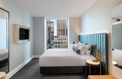 Brisbane Central Business District Hotel | Premier 2 Bedroom Apartment with Balcony and River View