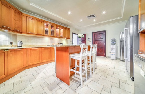 Palm Jumeirah Villa | Premier 6BR Villa with Assistant's Room and Private Pool in Frond E Palm Jumeirah by Deluxe Holiday Homes
