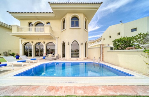 Palm Jumeirah Villa | Premier 6BR Villa with Assistant's Room and Private Pool in Frond E Palm Jumeirah by Deluxe Holiday Homes