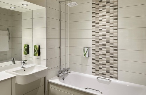 Cumbernauld Hotel | Premier Inn Glasgow - Cumbernauld