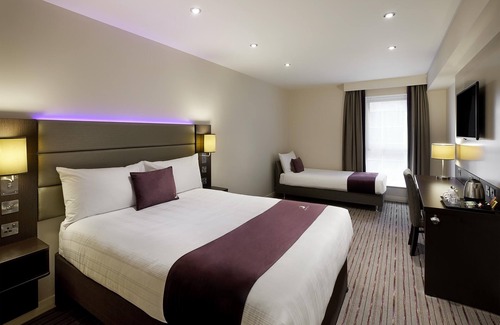 Petersfield Hotel | Premier Inn Petersfield