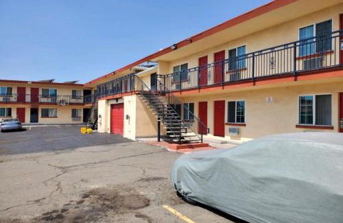 Oakland Hotel | Premier Inn & Suites -Listing Partner