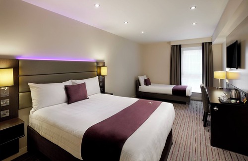Waltham Abbey Hotel | Premier Inn Waltham Abbey