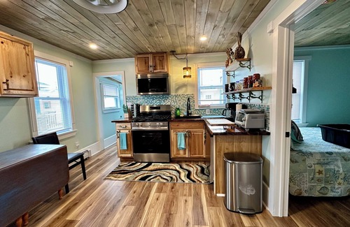 Hampton House | Premier, modern, fully renovated, Beach home.stroll to the beach in 3 minutes!