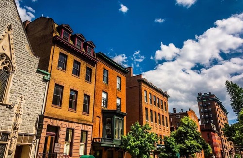 Mount Vernon Hotel | Premier Monument King at Art Boutique Hotel Revival Baltimore w/Rooftop Dining