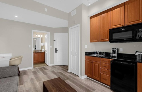 Florida Center Apartment | Premier Resort Studio Near Universal - Contactless