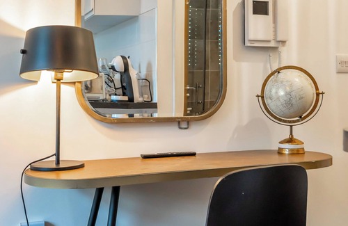 Barbican Apartment | Premier Studio Bliss: Your Perfect Central Stay!