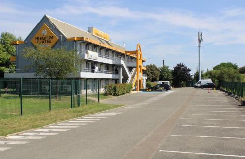 Elancourt Hotel | Premiere Classe St Quentin en Yvelines Elancourt