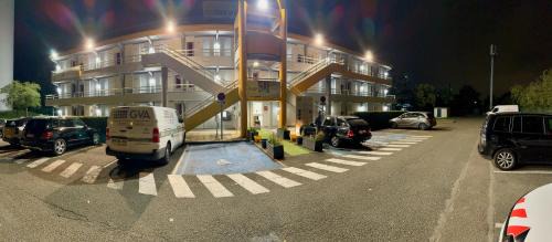 Elancourt Hotel | Premiere Classe St Quentin en Yvelines Elancourt
