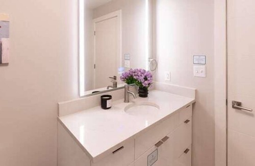 Downtown Jackson Apartment | Premium 1 Bedroom Sum
