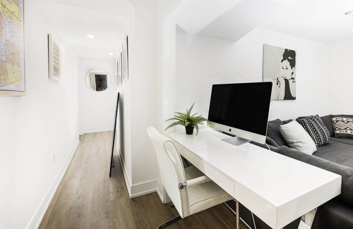 Etobicoke House | Premium 2-Bedroom Apartment Near Islington/Bloor