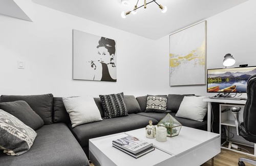 Etobicoke House | Premium 2-Bedroom Apartment Near Islington/Bloor