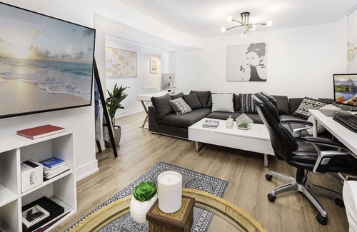 Etobicoke House | Premium 2-Bedroom Apartment Near Islington/Bloor