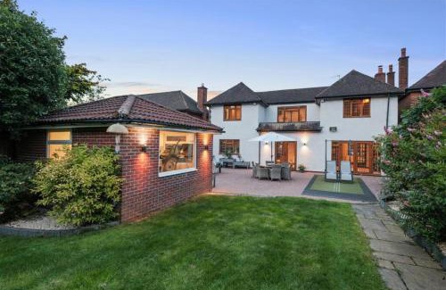Seisdon House | Premium 4BR Family Home w/Garden Annex and Gym