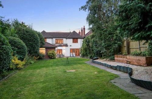 Seisdon House | Premium 4BR Family Home w/Garden Annex and Gym
