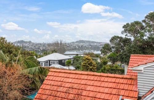 Orakei House | Premium Abode with Lift and Water Views