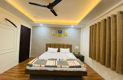 Maheshwar Bed & Breakfast | Premium accommodation close to the riverside and fort