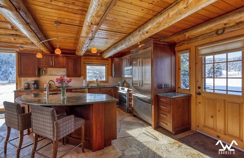Gallatin Gateway Cabin | Premium and Luxury Comforts Surrounded by Unbeatable Scenery!