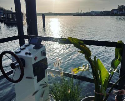 St. Andreas Apartment | Premium Hausboot Trave Traum