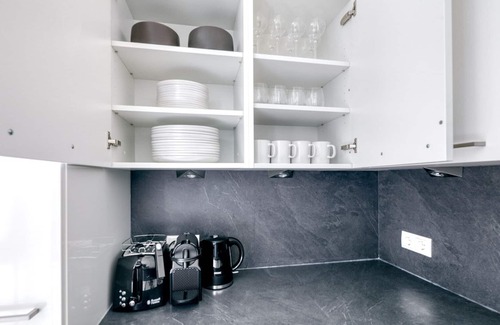 Hernals Apartment | Premium Hernals 3BR w/Balcony & Elevator, nr Lidlpark, by Blueground