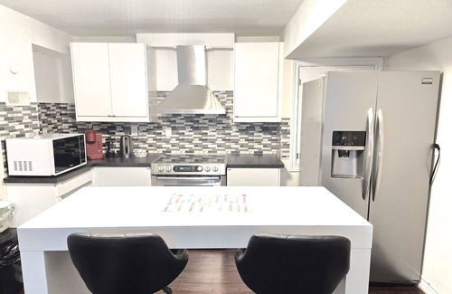 Innisfil Apartment | PREMIUM LIVING PLACE/2 BEDROOMS SUIT