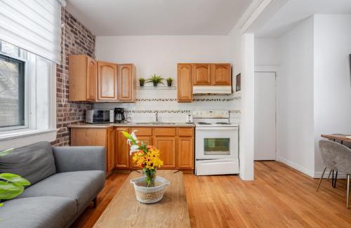 Shaughnessy Village Apartment | Premium Location Stylish 3BR downtown Montreal