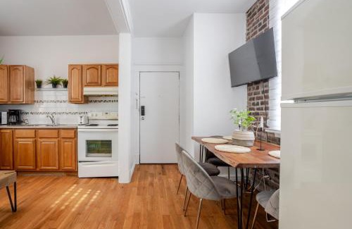 Shaughnessy Village Apartment | Premium Location Stylish 3BR downtown Montreal