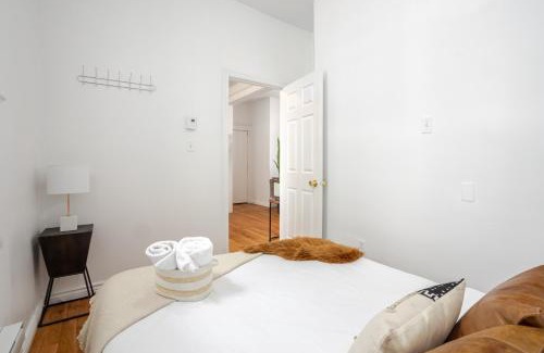 Shaughnessy Village Apartment | Premium Location Stylish 3BR downtown Montreal