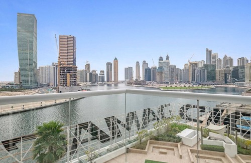 Downtown Dubai Apartment | Premium Studio with Canal View