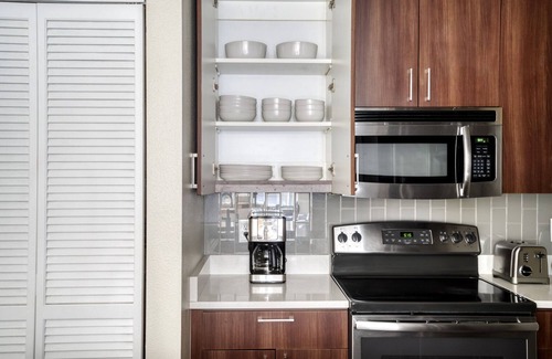 Contra Costa Centre Apartment | Premium Walnut Creek 1BR w/Pool, Gym & W/D, close to BART, by Blueground