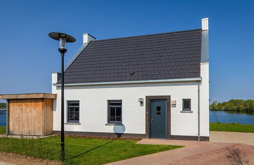Thorn Villa | Premium Water 6p - Three Bedroom Villa, Sleeps 6