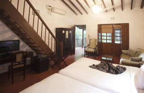 Nagoa Hotel | PRESA di GOA