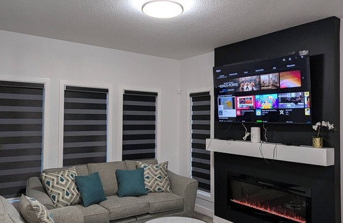 Southwest Edmonton House | President's Choice: Executive Guest Lodge