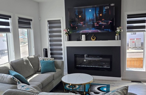 Southwest Edmonton House | President's Choice: Executive Guest Lodge