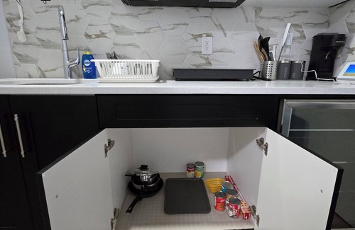 Southwest Edmonton House | President's Choice: Guest Single Room