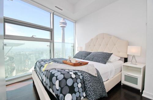 Toronto Entertainment District Apartment | Presidential 2+1BR Condo, Entertainment District (Downtown) w/CN Tower View, Balcony, Pool & Hot Tub
